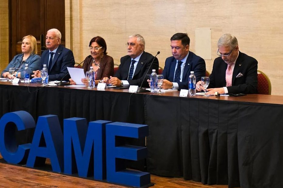 CLAUDIA FERNÁNDEZ PRESENTE EN LA MESA NACIONAL DE CAME: DIÁLOGO POR UNA NUEVA MATRIZ IMPOSITIVA