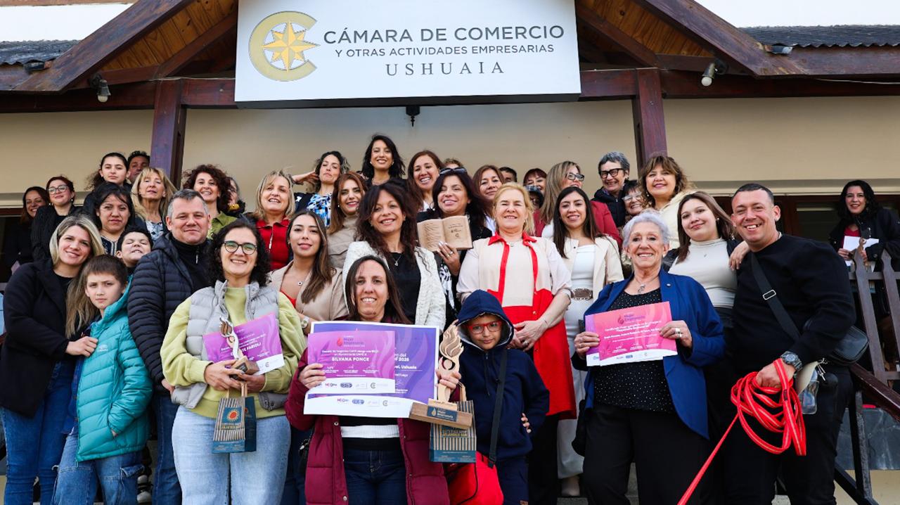 Silvana Ponce, de Latitud Ushuaia Travel, ganó el “Premio Mujer Empresaria Tierra del Fuego 2025”